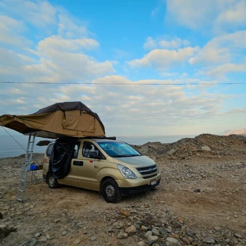 Camper Hyundai H1 with rooftop tent