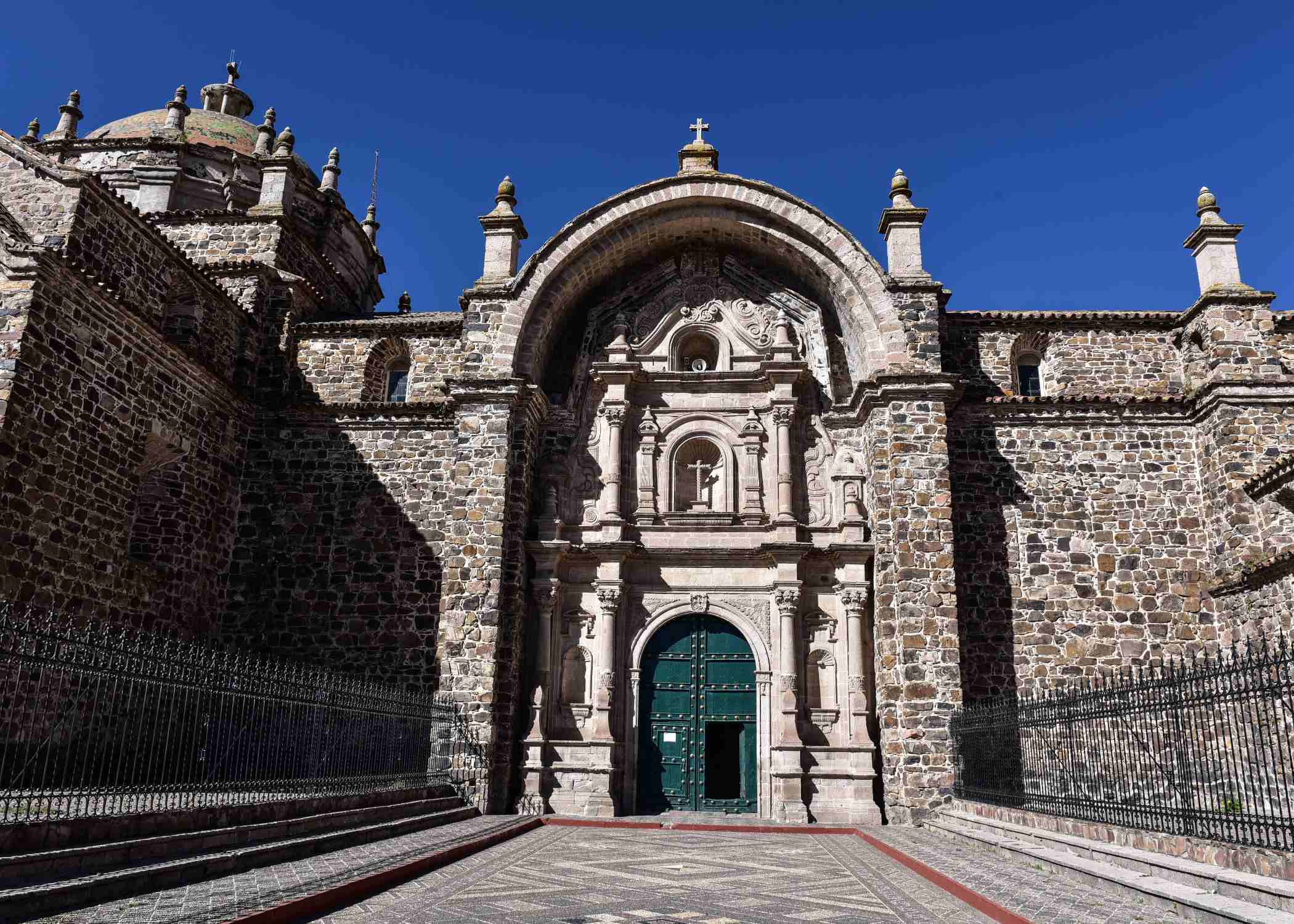 Lampa Pink City Church Puno